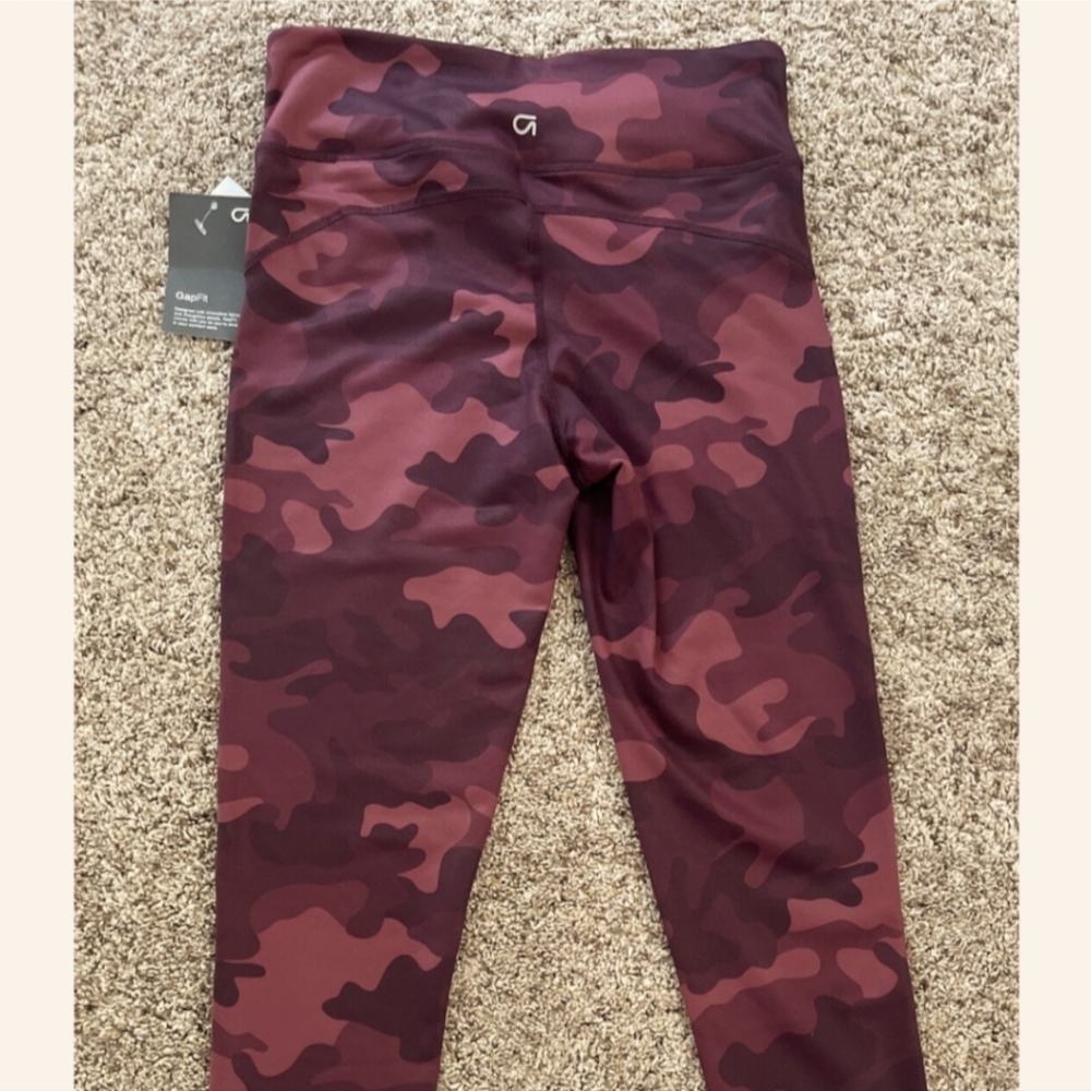 NWT - GapFit Compression Tight, 7/8 length